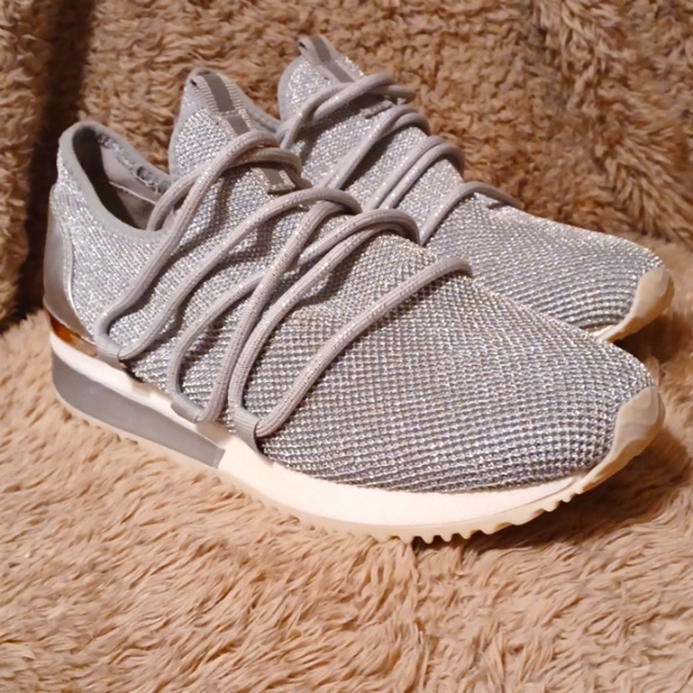 J/SLIDES Urban Sport Knit Sneakers. 8